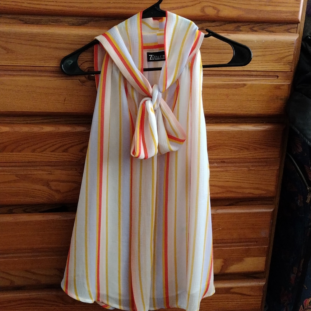 Women's sleeveless printed blouse